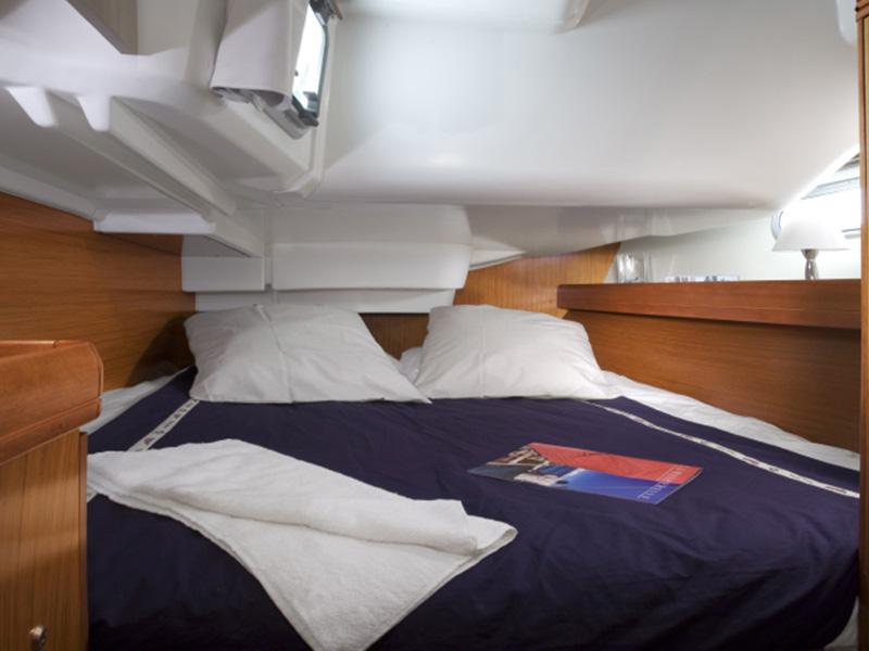 Sun Odyssey 42i image