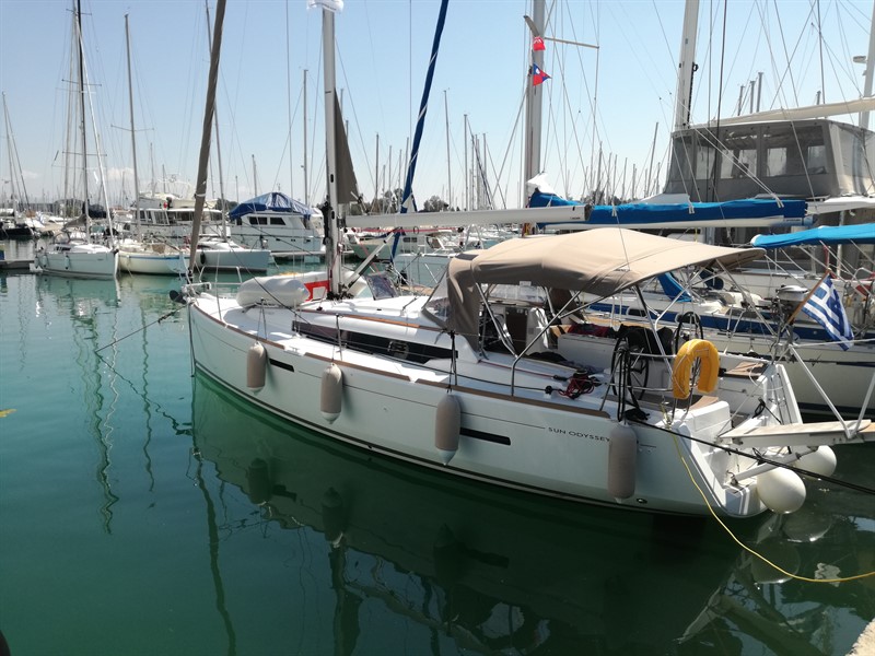 Sun Odyssey 389 image