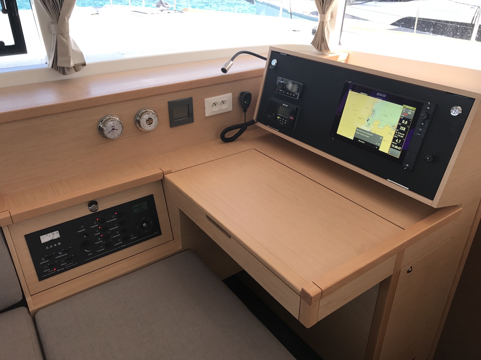 Lagoon 400 S2 image