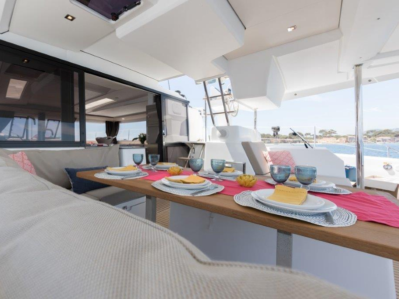 Immagine Fountaine Pajot Saona 47