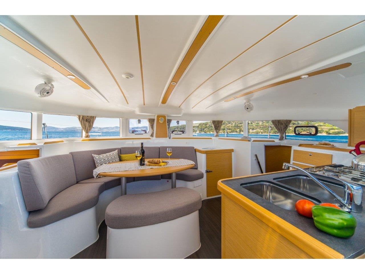 Immagine Lagoon 380 