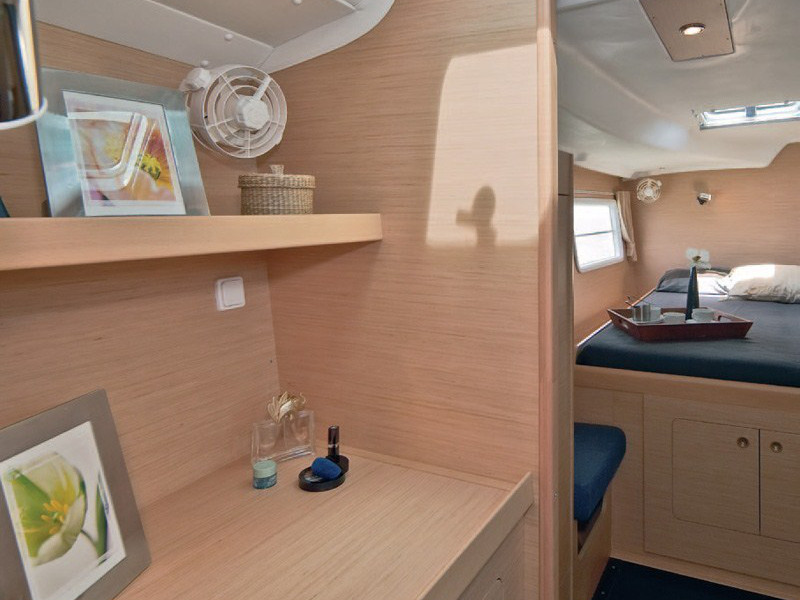Lagoon 380 image