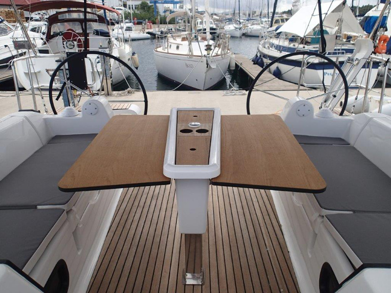 Dufour 382 image