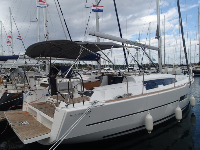 Dufour 382 image