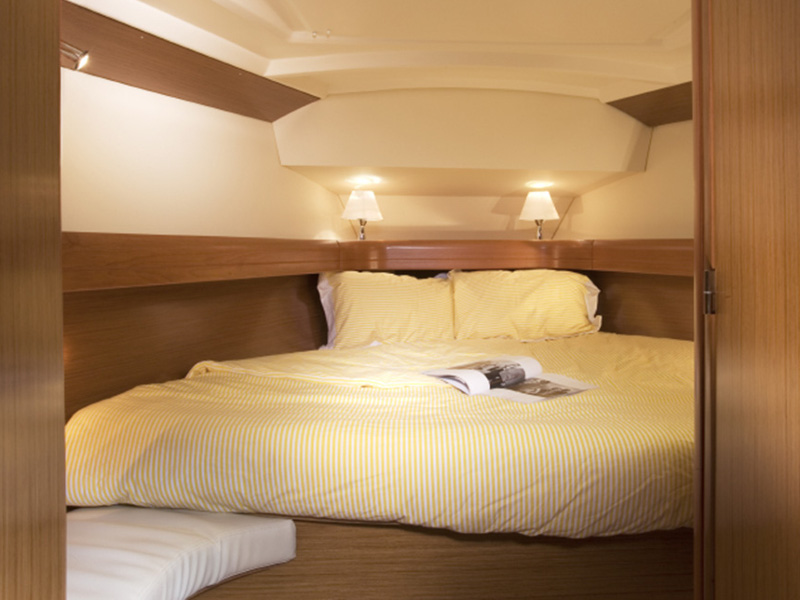 Sun Odyssey 42i image