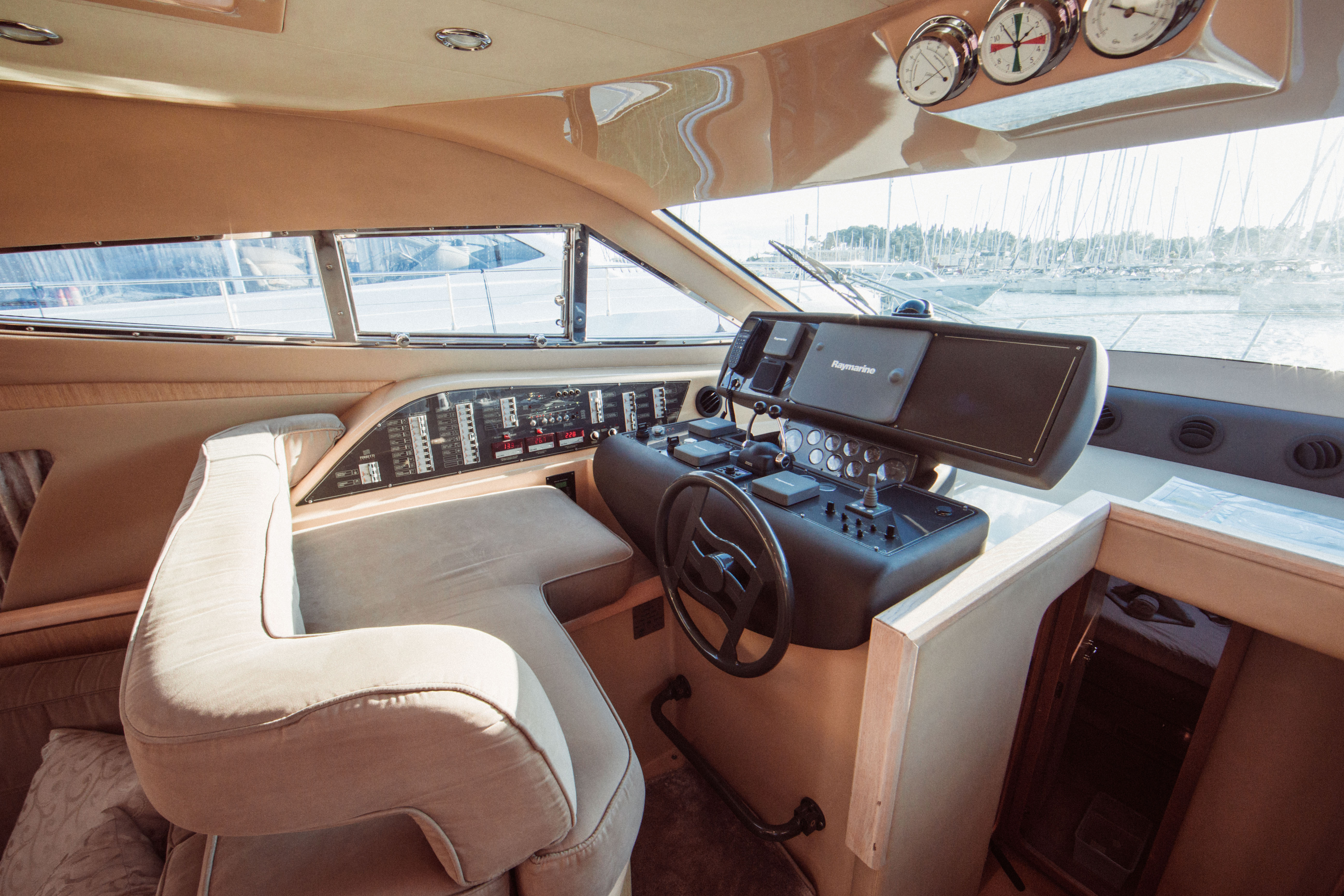 Immagine Ferretti 460