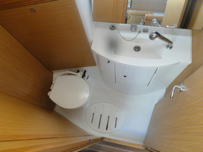 Sun Odyssey 42i image