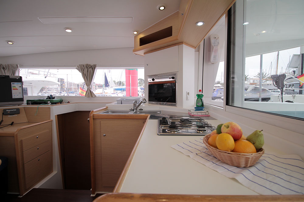 Lagoon 400 image